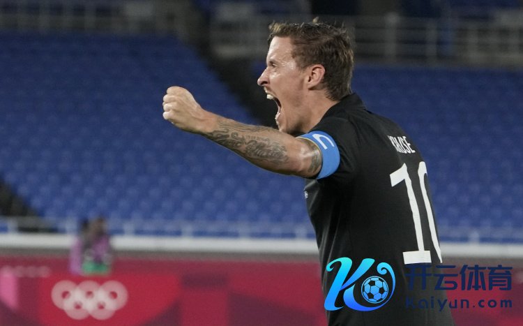 克鲁泽：若沙尔克念念引援请找我体育最新信息，来岁1月我就不错启动帮球队保级