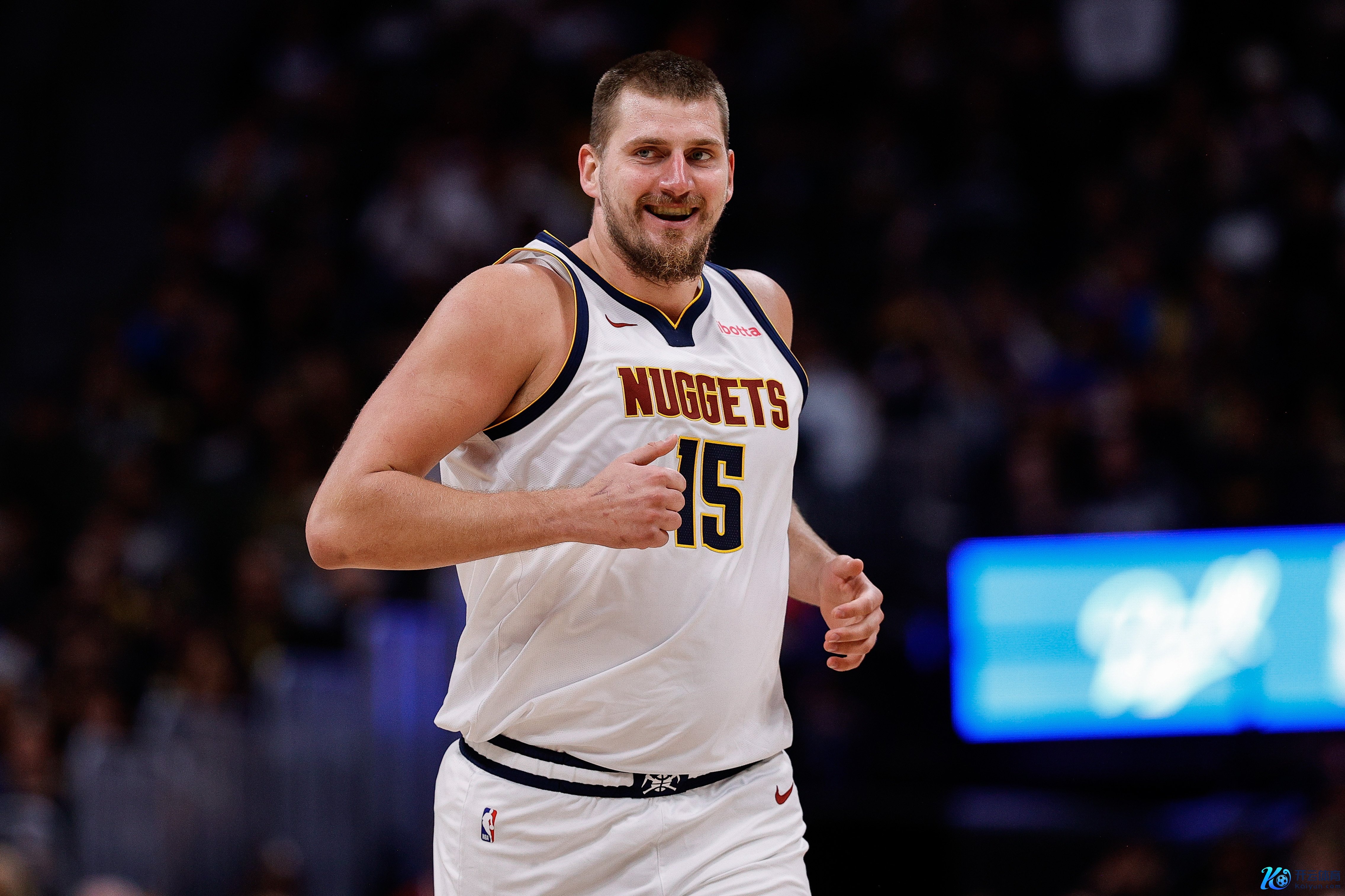 莫宁：约基奇校正了中锋位置 他作念咱们畴昔作念的事&还会传球三分